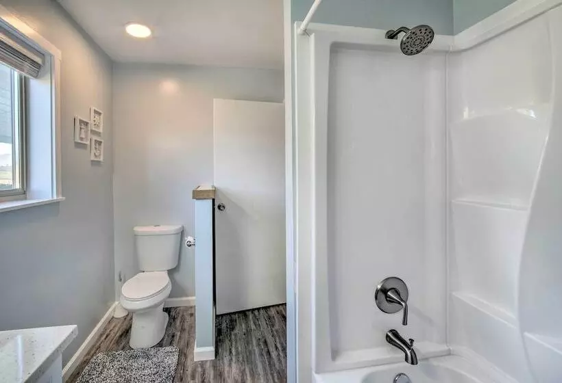 Gold Beach Home W/ Hot Tub, 1/4 Mi To Beach!