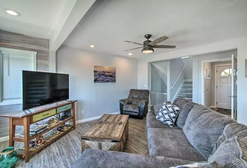 Gold Beach Home W/ Hot Tub, 1/4 Mi To Beach!