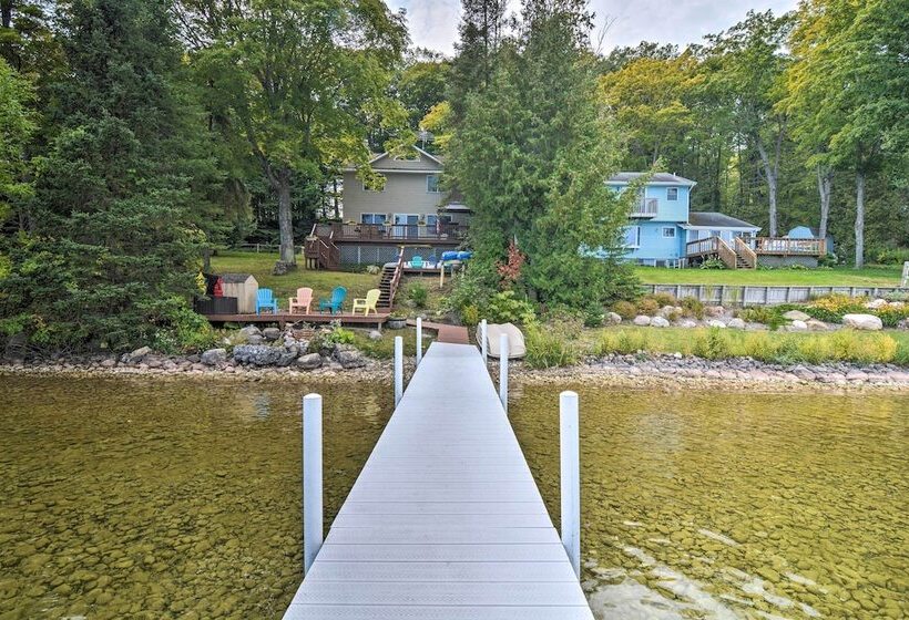 Gorgeous 3 Season Lakefront Escape W/ Private Dock