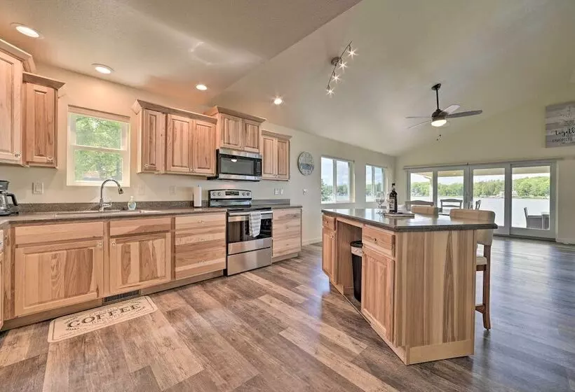 Hale/long Lake Retreat W/ Kayaks & Boat Dock