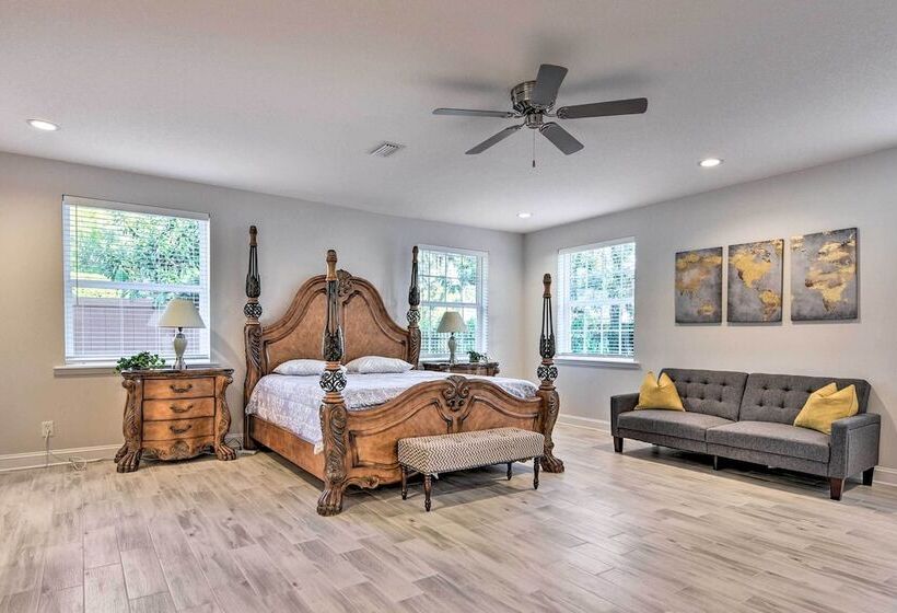 Jacksonville Gem   Ideal Location To Beaches!