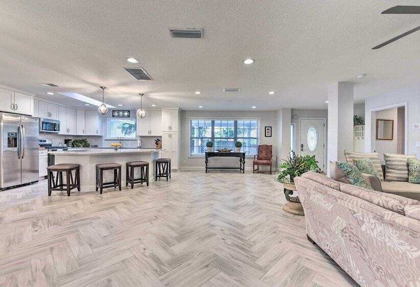 Jacksonville Gem   Ideal Location To Beaches!