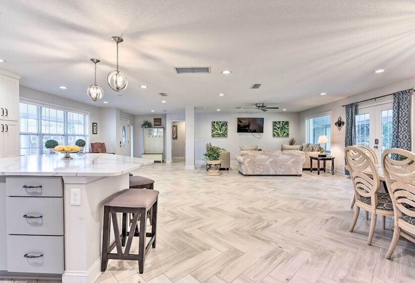 Jacksonville Gem   Ideal Location To Beaches!