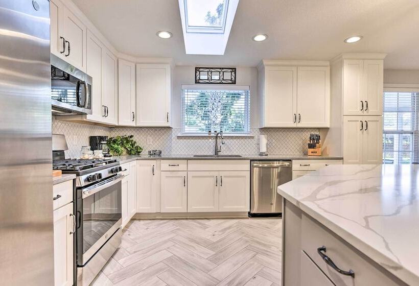 Jacksonville Gem   Ideal Location To Beaches!