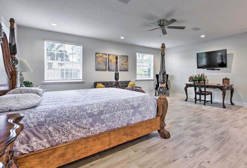 Jacksonville Gem   Ideal Location To Beaches!