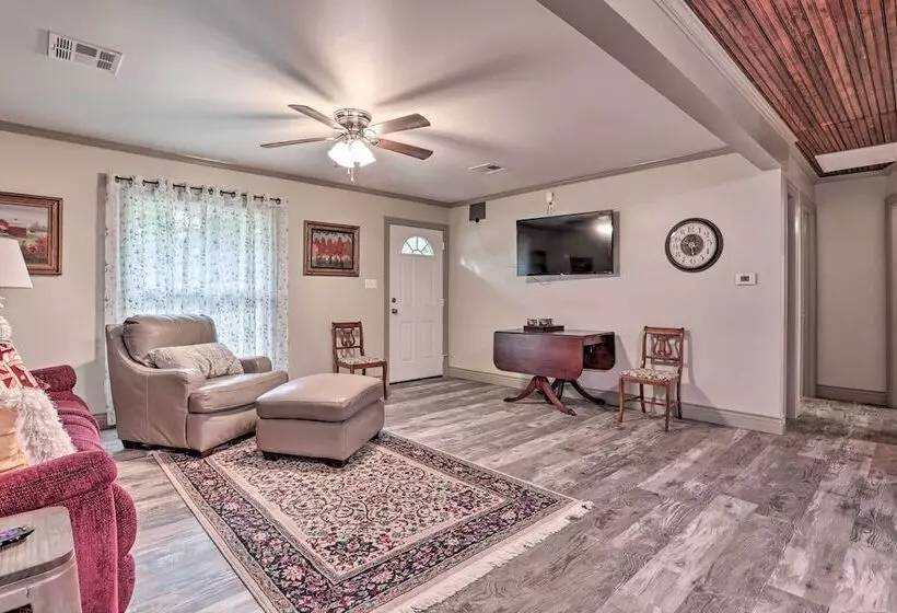 Lake Charles Home: 1 Mi To Public Boat Launch
