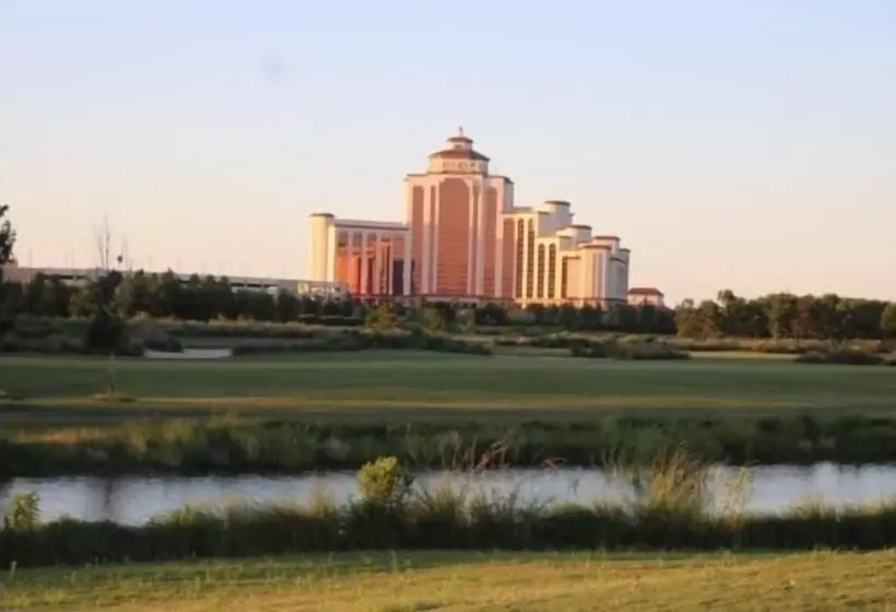 Lake Charles Home: 1 Mi To Public Boat Launch