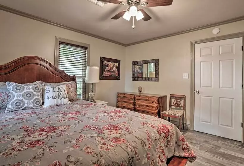 Lake Charles Home: 1 Mi To Public Boat Launch
