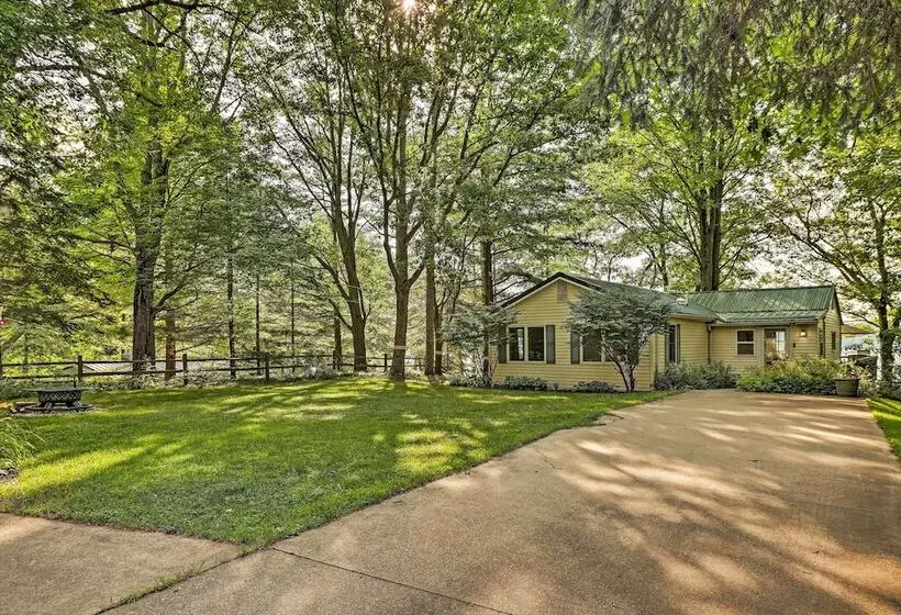 2 Mi To Winery: Le Roy Escape W/ Fire Pit & Views