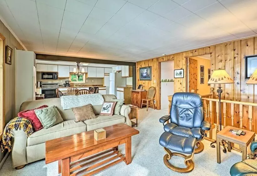 2 Mi To Winery: Le Roy Escape W/ Fire Pit & Views