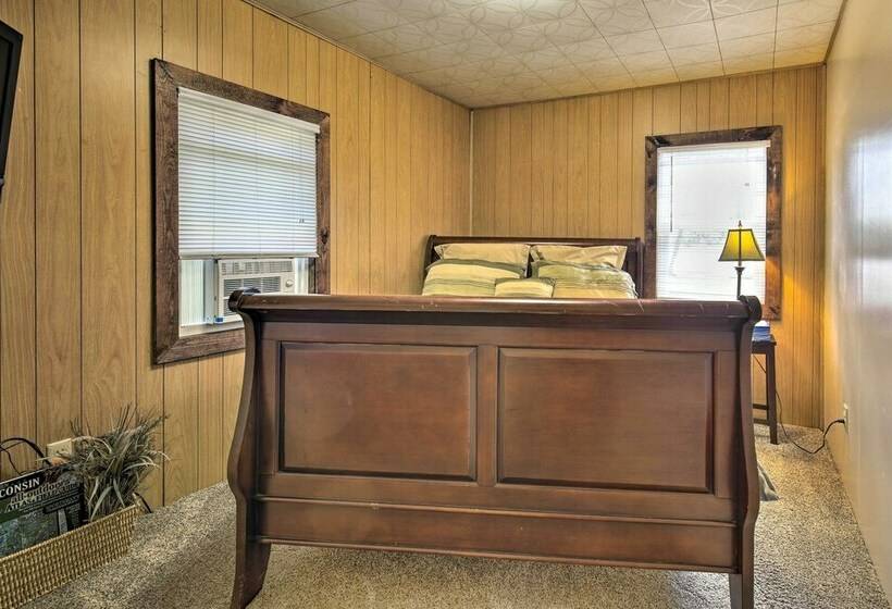 Lovely Lakefront Cottage W/ Fire Pit & Yard!