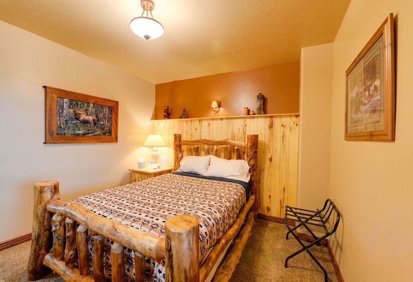 Luxe Lodge In The Tetons For Large Group Retreats!