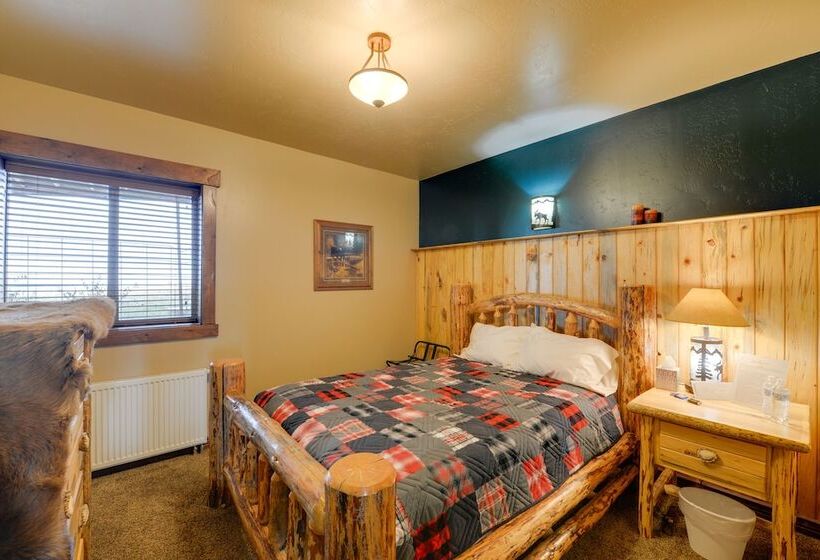 Luxe Lodge In The Tetons For Large Group Retreats!