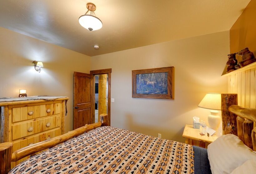 Luxe Lodge In The Tetons For Large Group Retreats!