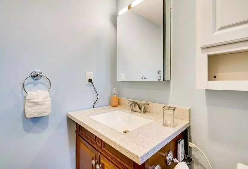 New Jersey Abode   Near Theme Parks, Walk To Beach