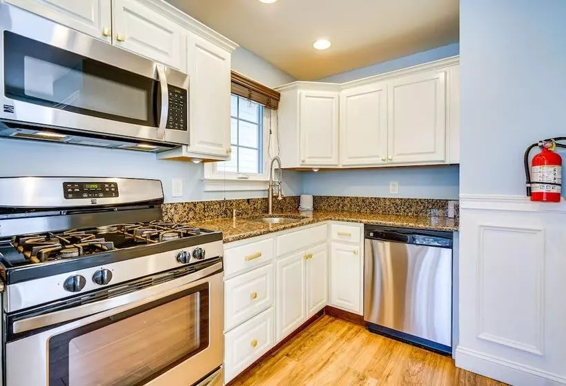 New Jersey Abode   Near Theme Parks, Walk To Beach