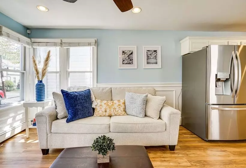 New Jersey Abode   Near Theme Parks, Walk To Beach