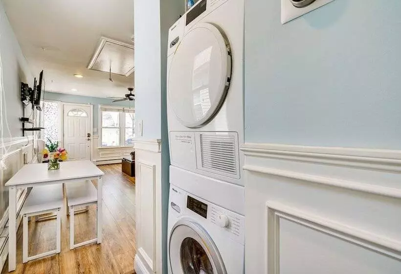 New Jersey Abode   Near Theme Parks, Walk To Beach