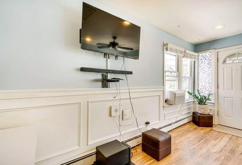 New Jersey Abode   Near Theme Parks, Walk To Beach