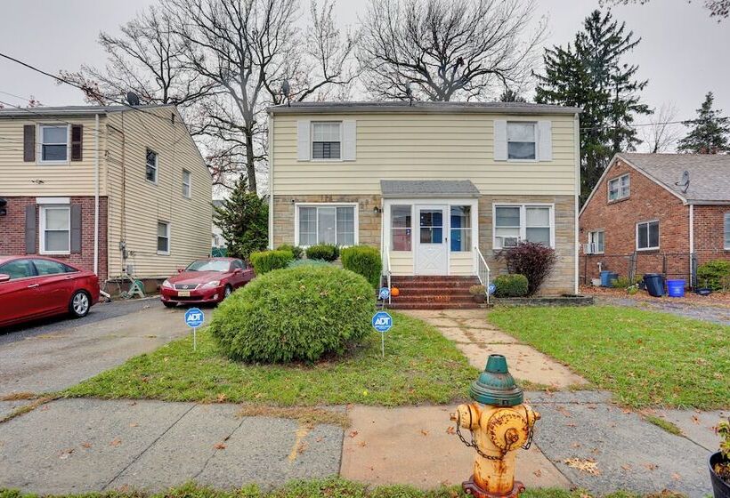 Newark Home W/ Deck & Fire Pit, 16 Mi To Nyc!