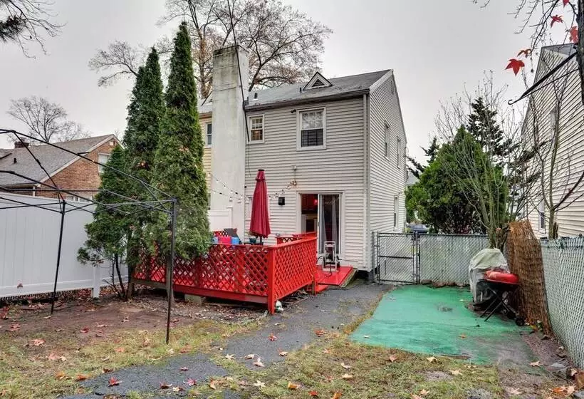 Newark Home W/ Deck & Fire Pit, 16 Mi To Nyc!