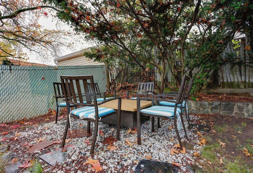 Newark Home W/ Deck & Fire Pit, 16 Mi To Nyc!