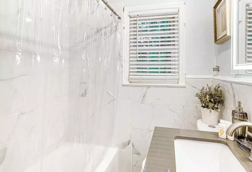 Newark Home W/ Deck & Fire Pit, 16 Mi To Nyc!