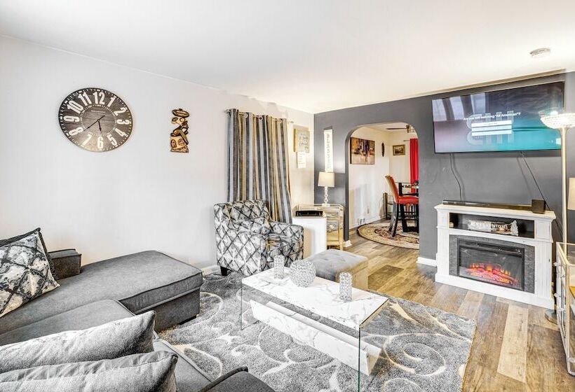 Newark Home W/ Deck & Fire Pit, 16 Mi To Nyc!