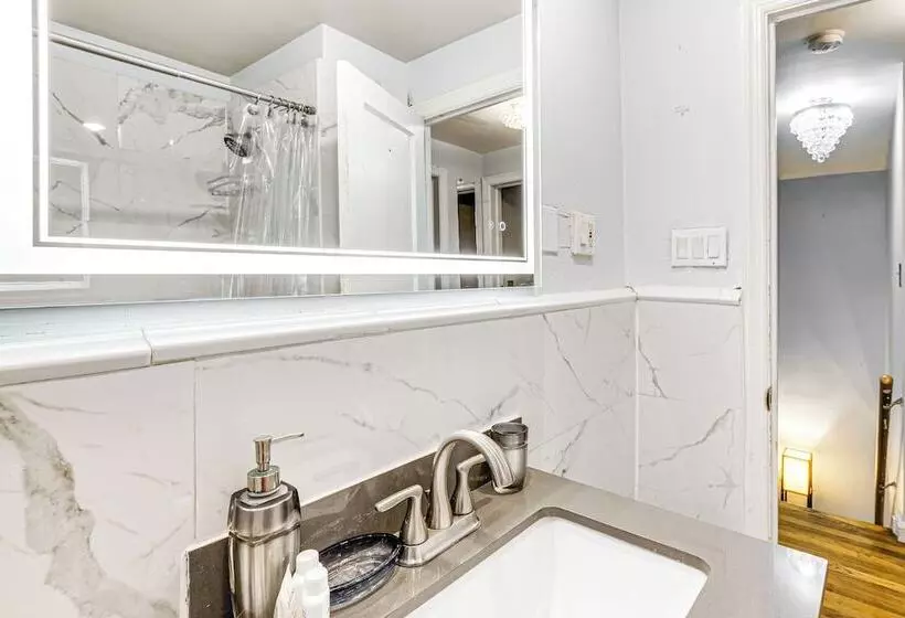 Newark Home W/ Deck & Fire Pit, 16 Mi To Nyc!