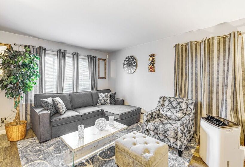 Newark Home W/ Deck & Fire Pit, 16 Mi To Nyc!