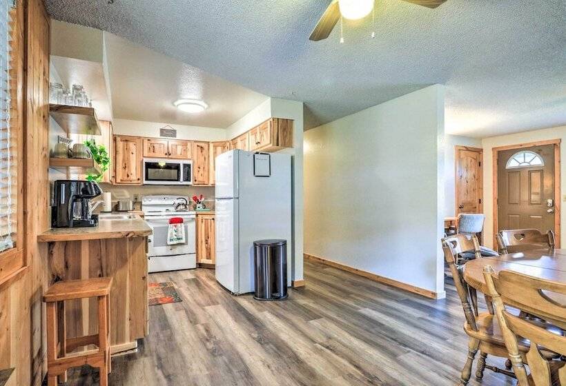 Quaint Kellogg Home W/ Deck & Mountain Views!