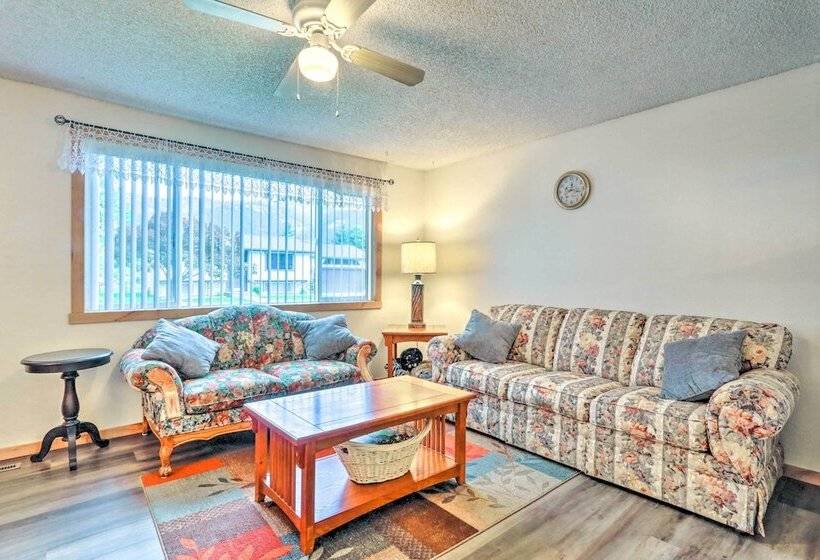 Quaint Kellogg Home W/ Deck & Mountain Views!