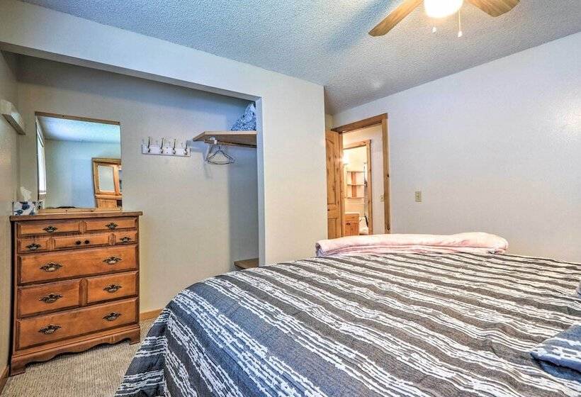 Quaint Kellogg Home W/ Deck & Mountain Views!