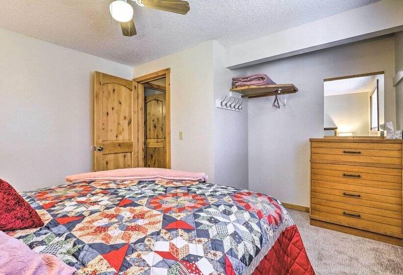 Quaint Kellogg Home W/ Deck & Mountain Views!