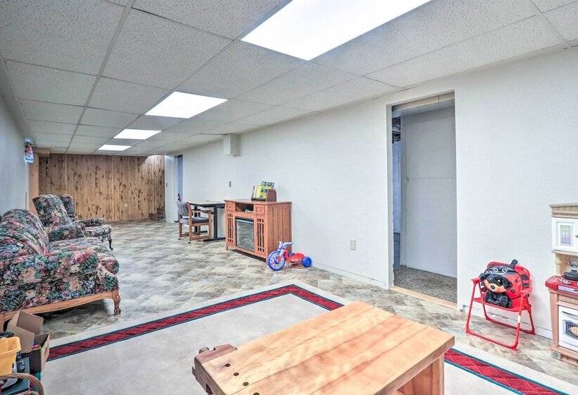 Quaint Kellogg Home W/ Deck & Mountain Views!