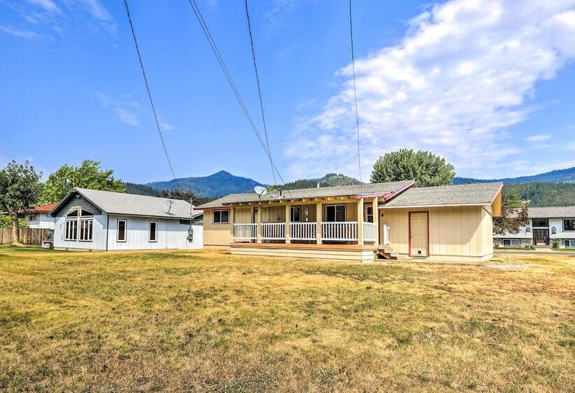 Quaint Kellogg Home W/ Deck & Mountain Views!