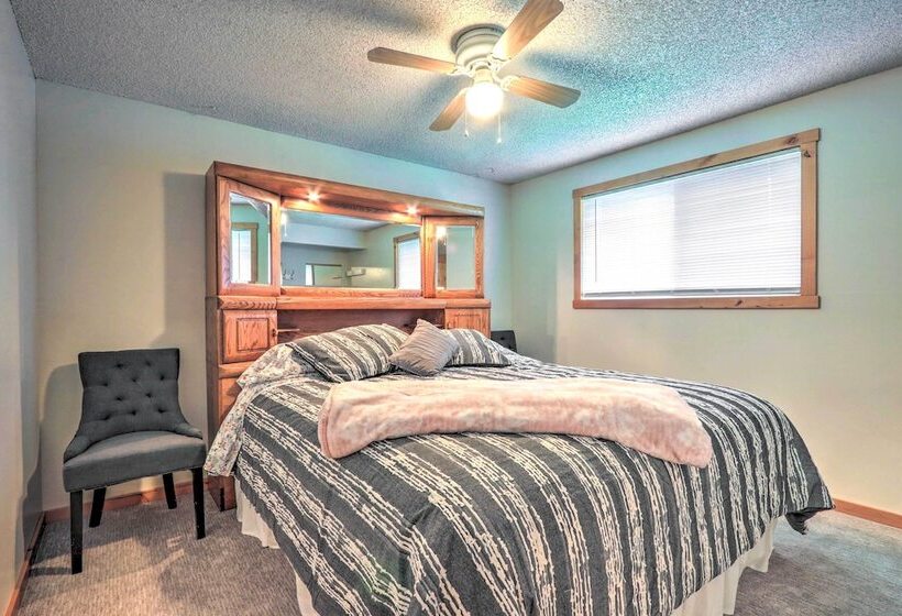 Quaint Kellogg Home W/ Deck & Mountain Views!