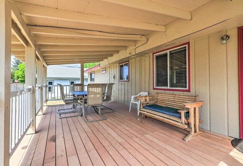 Quaint Kellogg Home W/ Deck & Mountain Views!