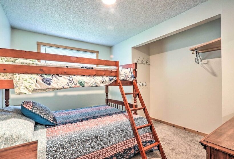 Quaint Kellogg Home W/ Deck & Mountain Views!