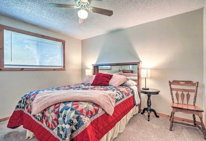 Quaint Kellogg Home W/ Deck & Mountain Views!