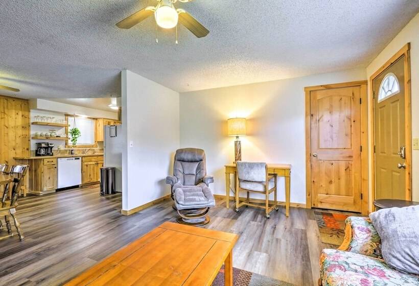 Quaint Kellogg Home W/ Deck & Mountain Views!