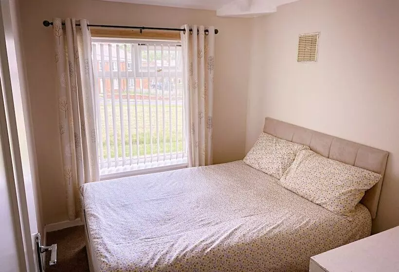 Residenssi Entire 3 Bedroom Home In Oldham   Guest House