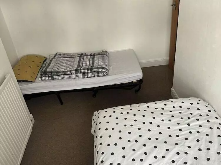اقامتگاه 2 Bed House In Chesterfield Free Parking Garden