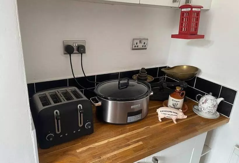 اقامتگاه 2 Bed House In Chesterfield Free Parking Garden