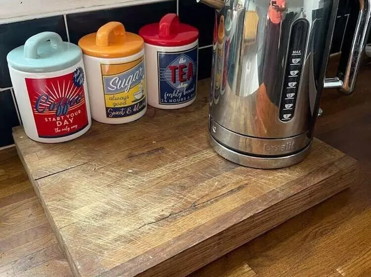 اقامتگاه 2 Bed House In Chesterfield Free Parking Garden