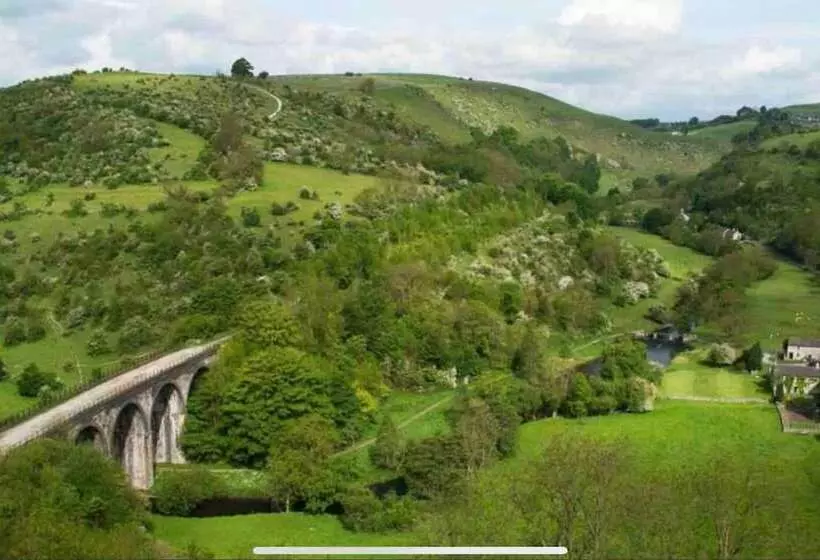 اقامتگاه 2 Bed House In Chesterfield Free Parking Garden