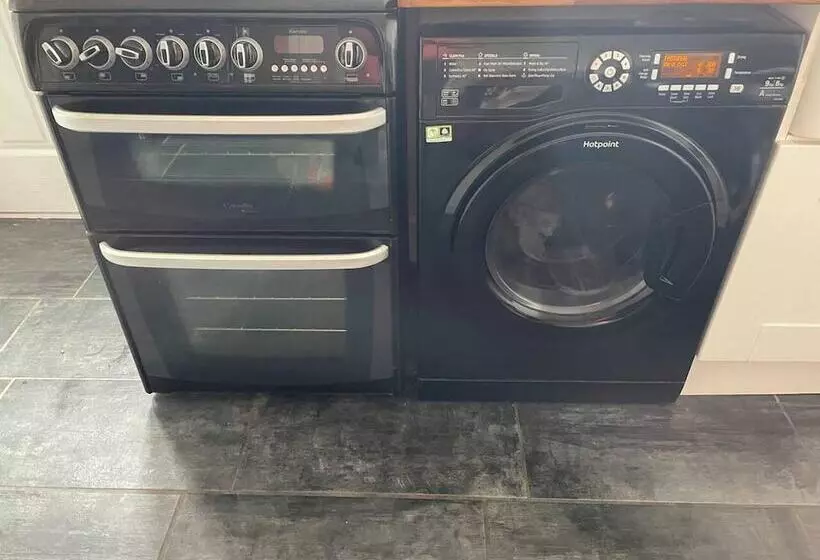 اقامتگاه 2 Bed House In Chesterfield Free Parking Garden