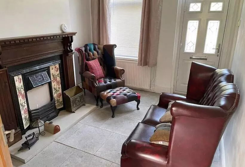 اقامتگاه 2 Bed House In Chesterfield Free Parking Garden