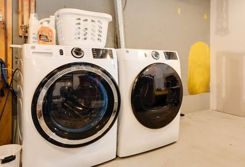 Rustic Mountain View Farmhouse On 159 Acres