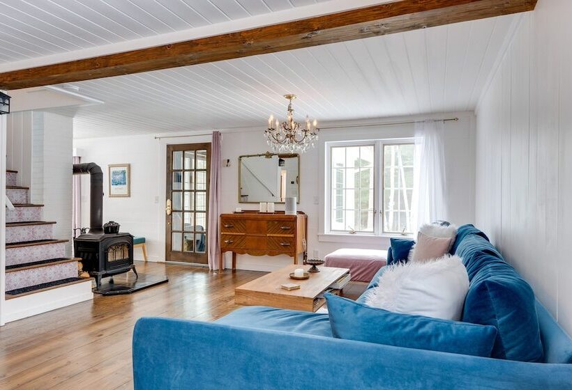 Rustic Mountain View Farmhouse On 159 Acres